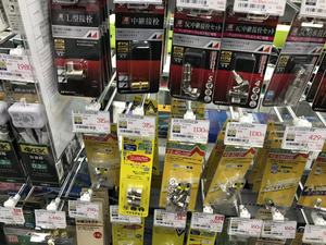 製品量販店販売様子
